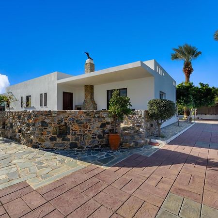 Villa Palmeras Soroni Exterior photo