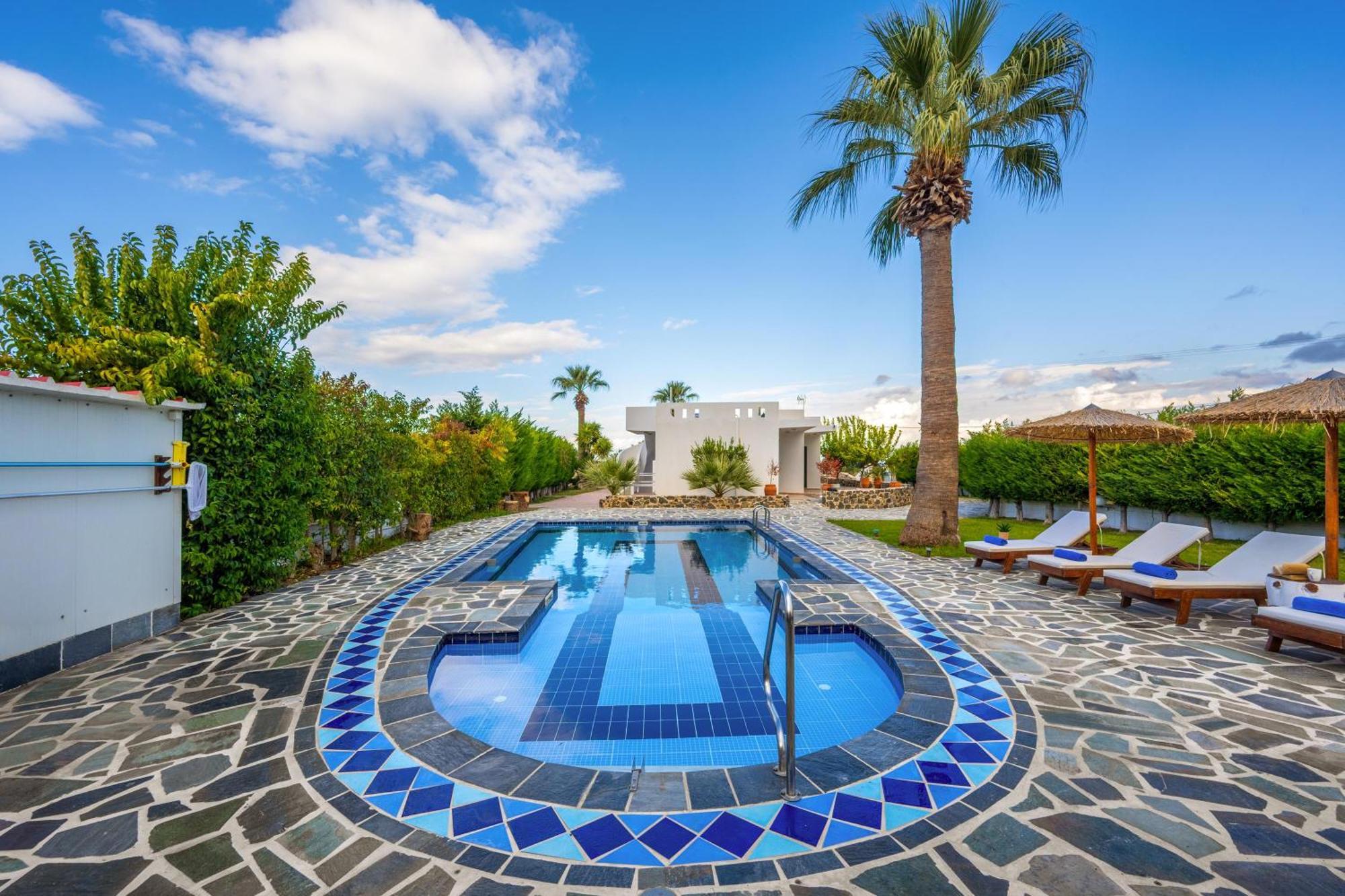 Villa Palmeras Soroni Exterior photo